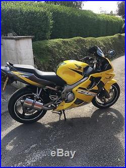 Honda CBR 600F. Yellow